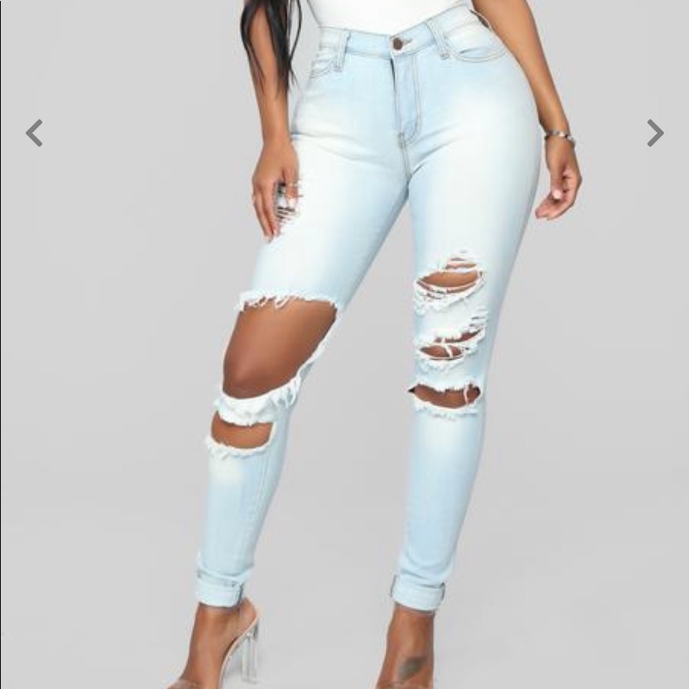 Fashion Nova light wash beach bum jeans size 1